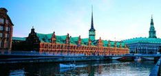 Schloss Christiansborg Kopenhagen schwimmend umrunden